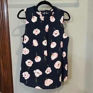 ANN TAYLOR HIGH NECK RUFFLE NECK BLOUSE NAVY WITH PINK FLOWERS SIZE L